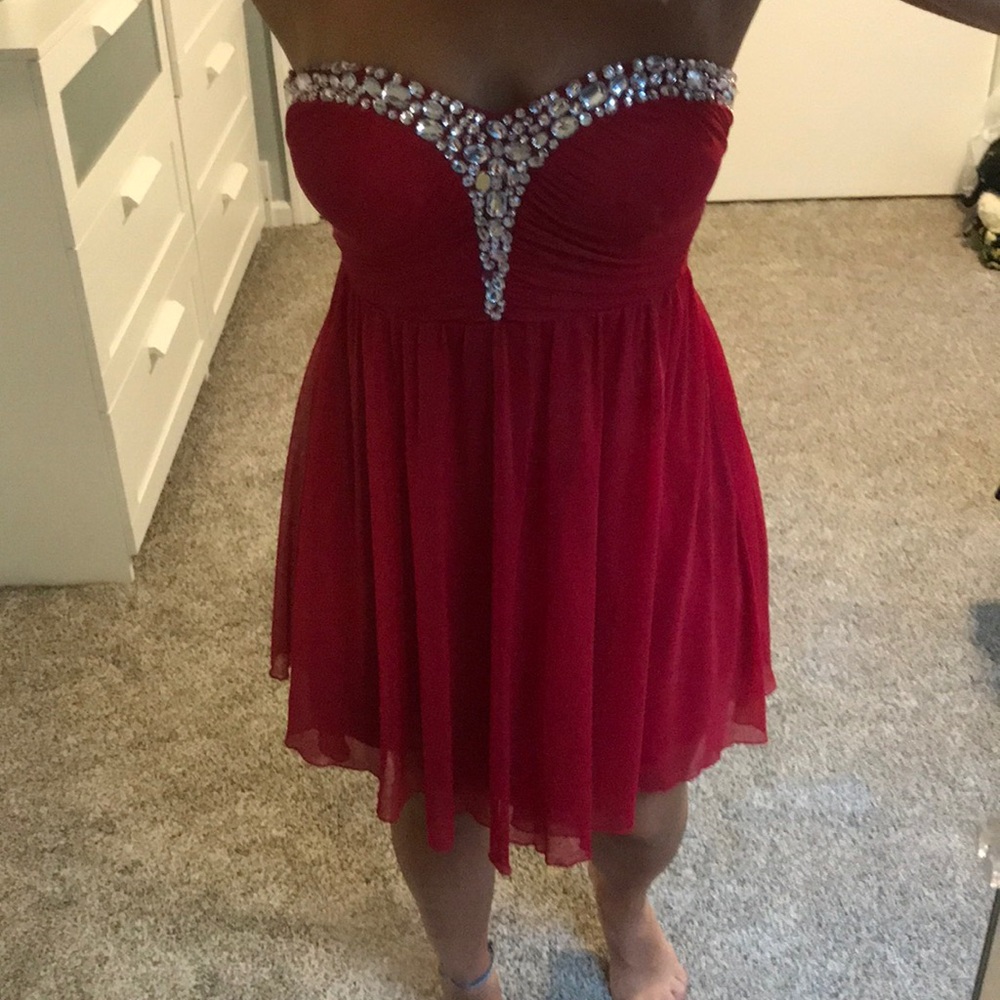 Red strapless short dress